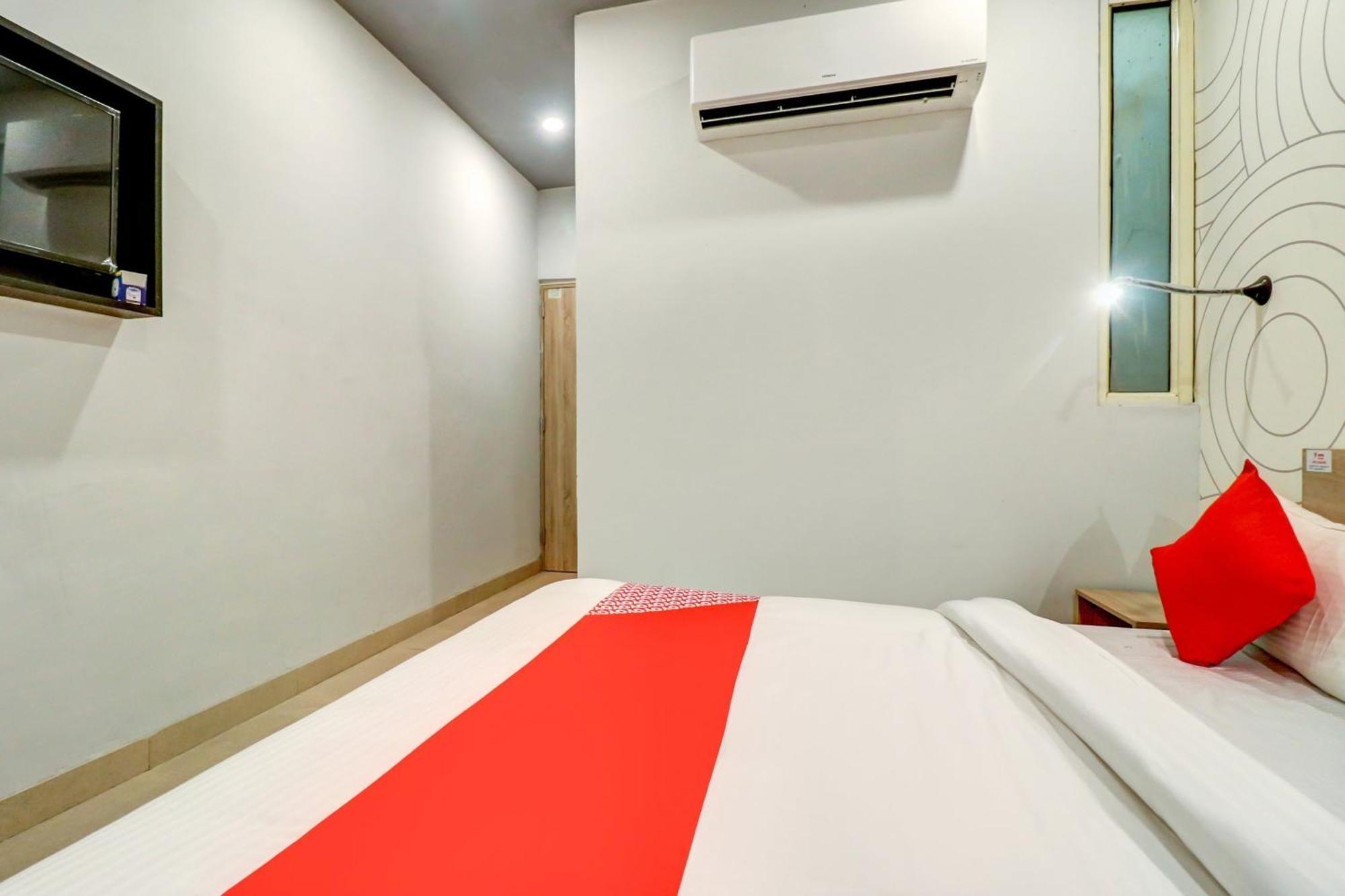 OYO 79898 Grand Hotel Neu-Delhi Exterior foto