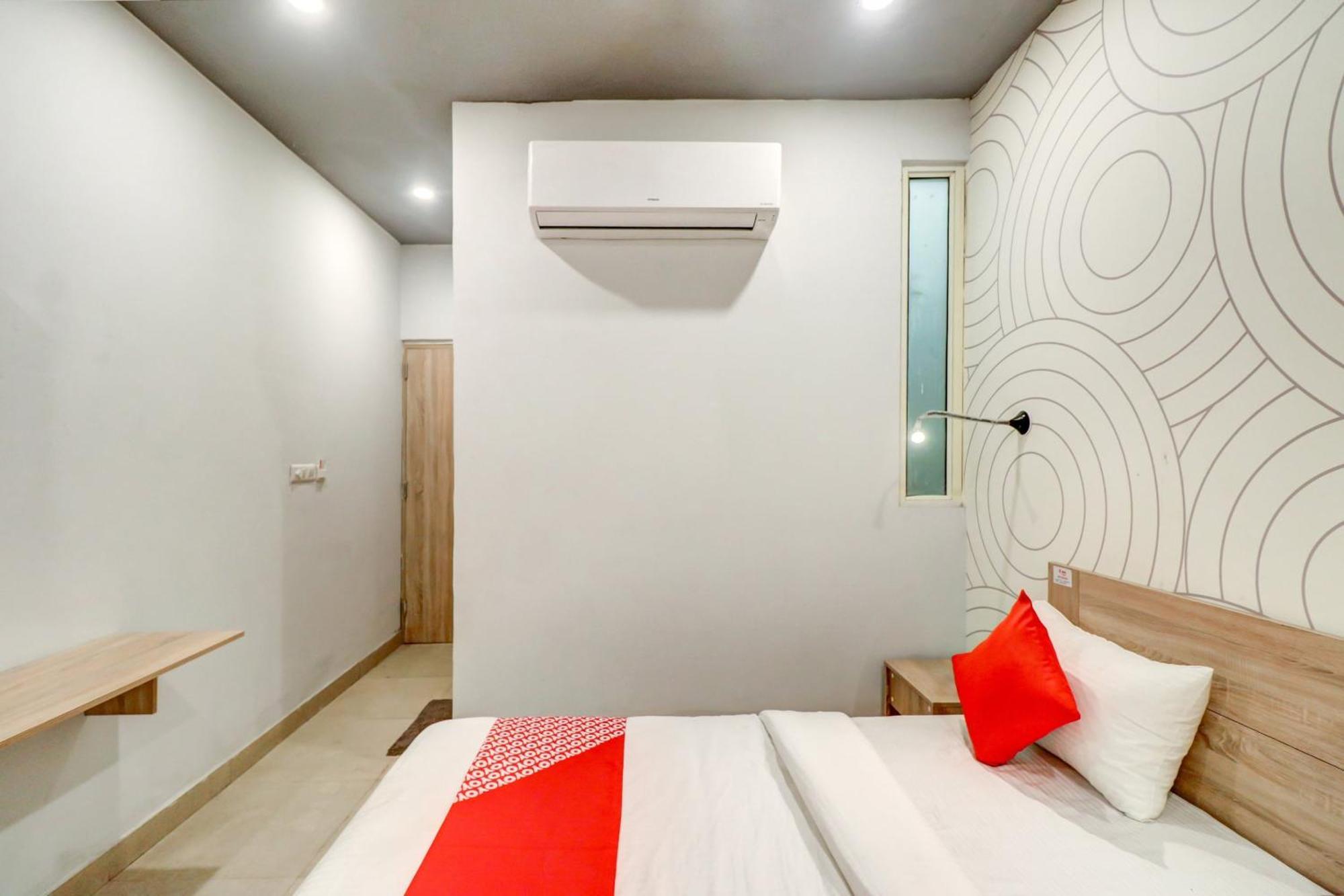 OYO 79898 Grand Hotel Neu-Delhi Exterior foto