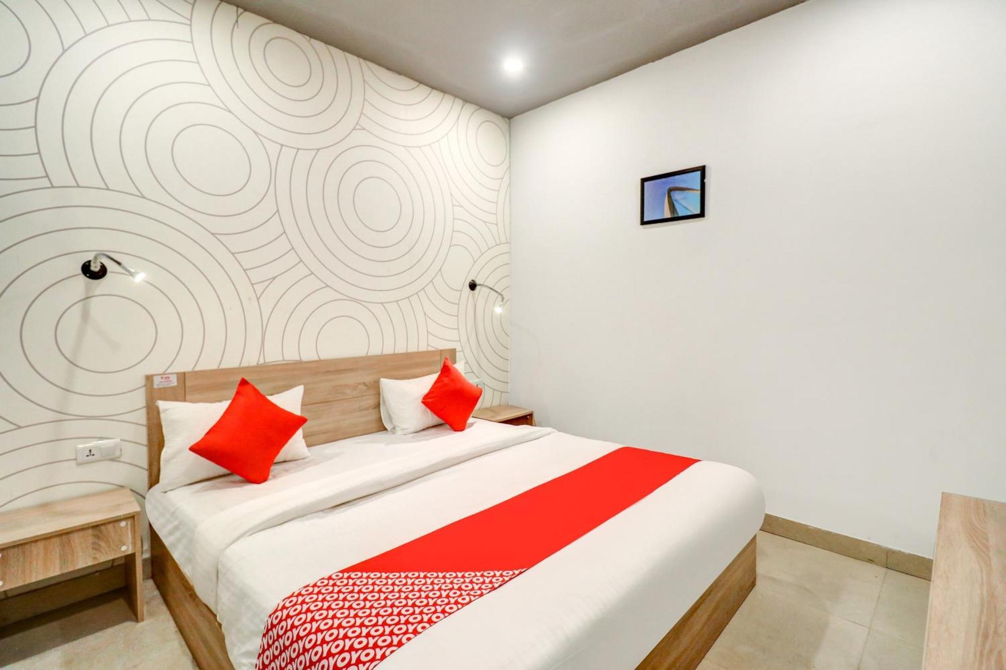 OYO 79898 Grand Hotel Neu-Delhi Exterior foto