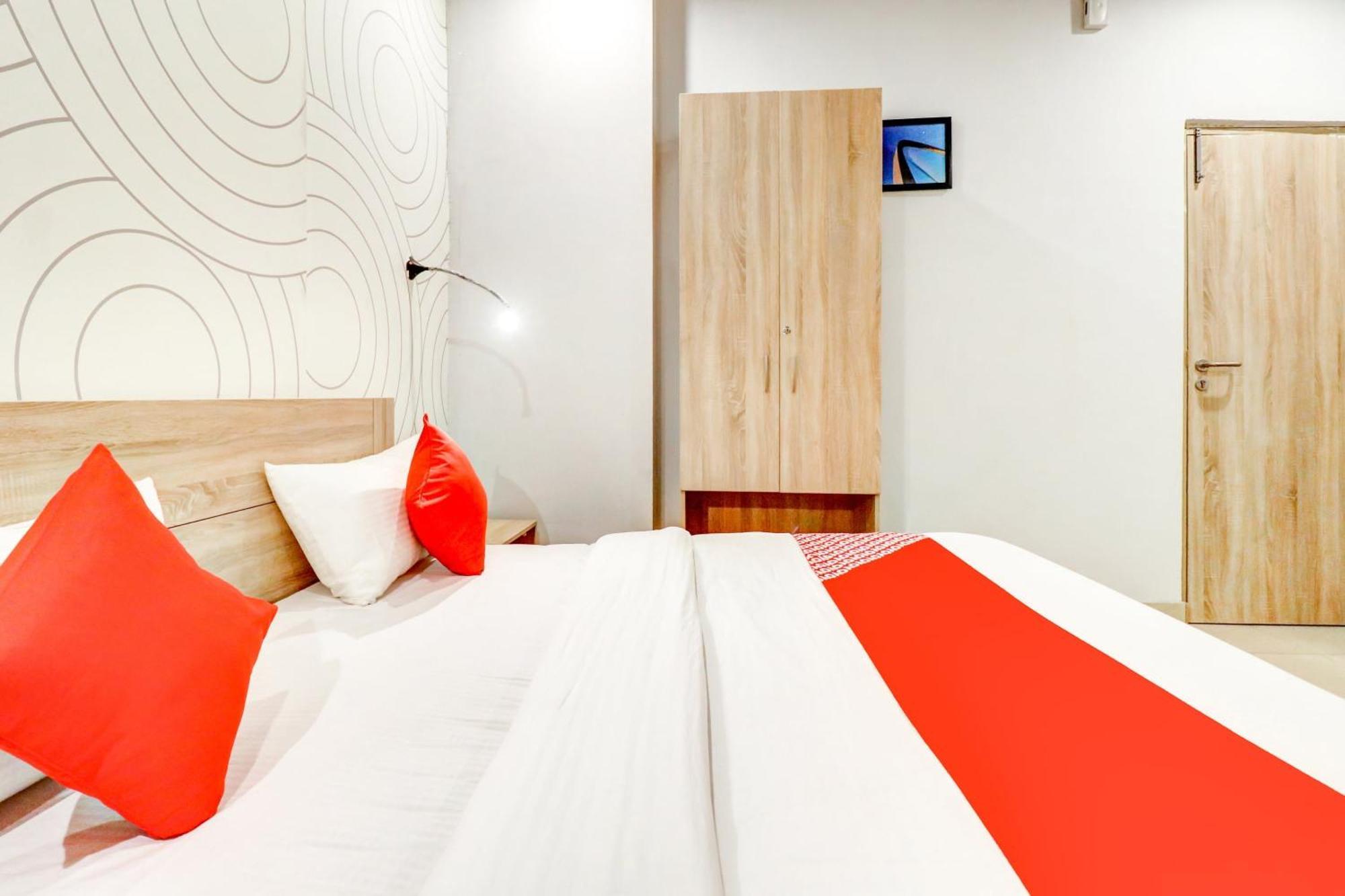 OYO 79898 Grand Hotel Neu-Delhi Exterior foto